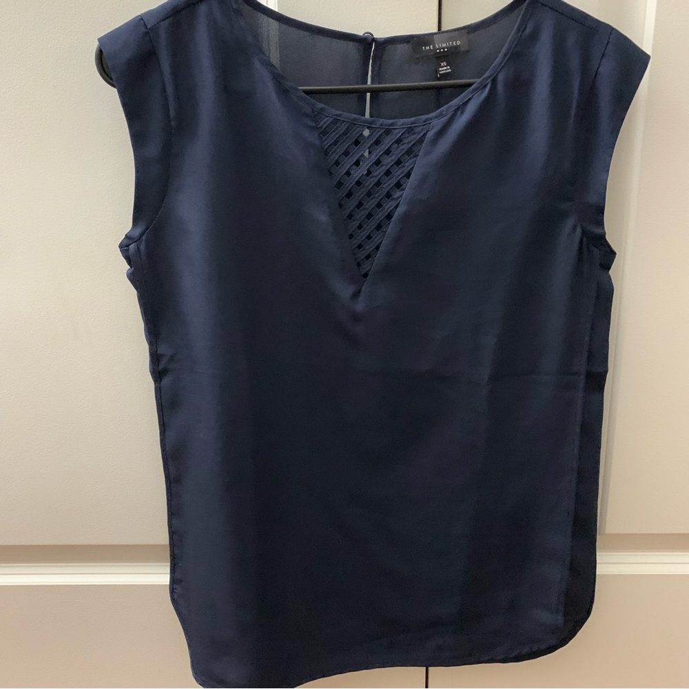 THE LIMITED. Navy Blue top/blouse. Size XS. GREAT CONDITION